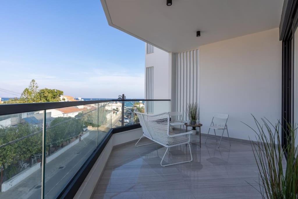 Thalassa 2-Bedroom Apartment In Larnaca Ngoại thất bức ảnh