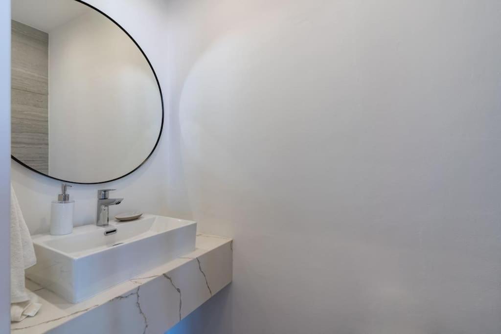 Thalassa 2-Bedroom Apartment In Larnaca Ngoại thất bức ảnh