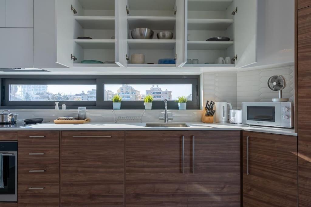 Thalassa 2-Bedroom Apartment In Larnaca Ngoại thất bức ảnh